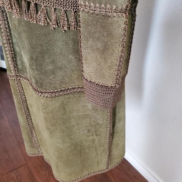 NWOT- Never Worn. Two Piece Olive Green Suede Set. - Picture 4 of 11